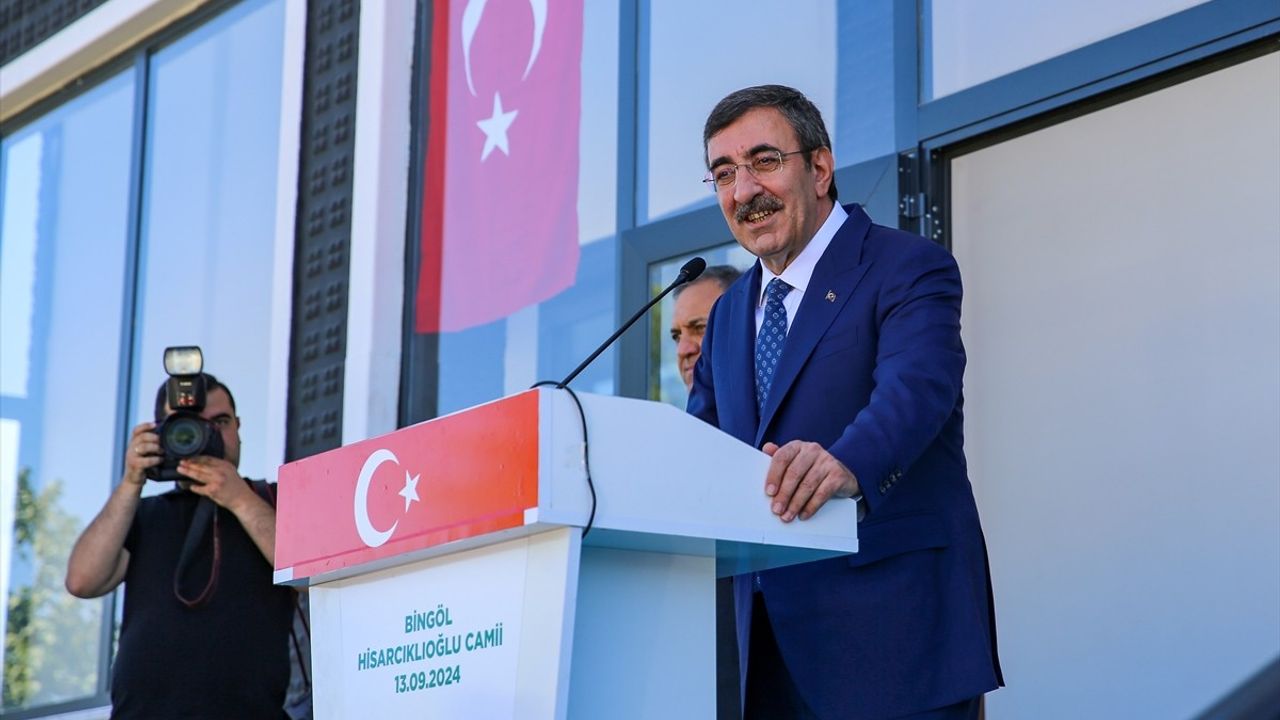 Cumhurbaşkanı Yardımcısı Yılmaz Bingöl'de Yeni Camiyi Açtı
