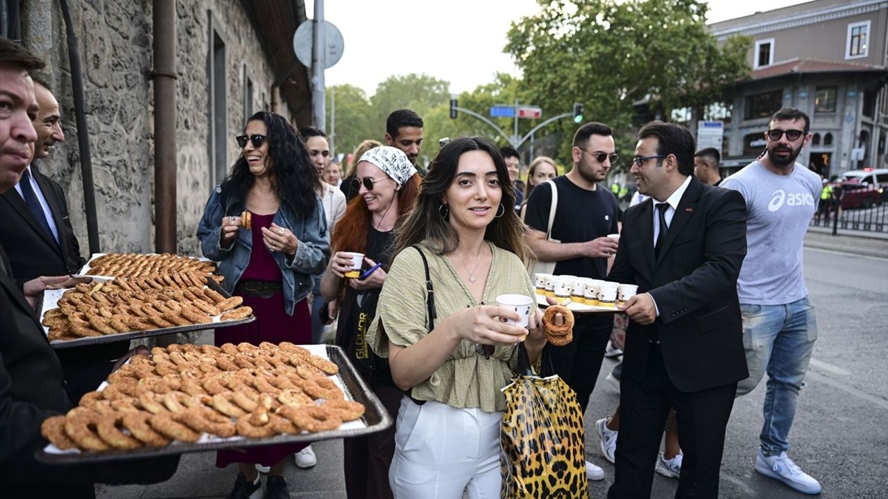 Cumhurbaşkanlığı Ofisi'nde Kandil Simidi İkramı