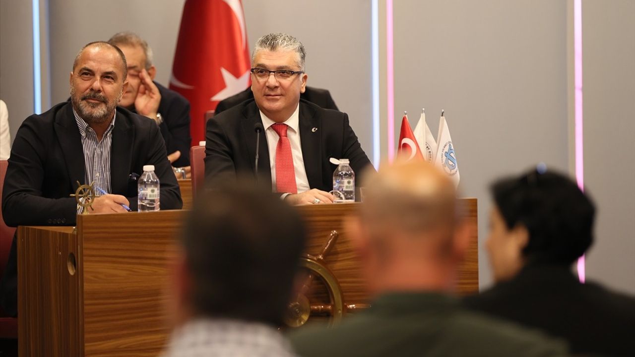 Deniz Ticaretinde Yeni Dönem: Ulaştırma ve Altyapı Bakan Yardımcısı Ünüvar'ın İzmir Temasları