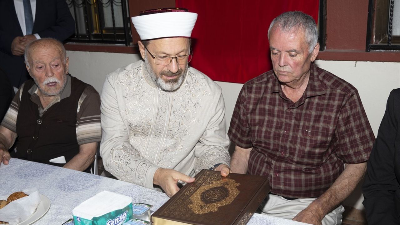 Diyanet İşleri Başkanı Erbaş, Şehit Gazeteci Eygi'nin Ailesini Ziyaret Etti