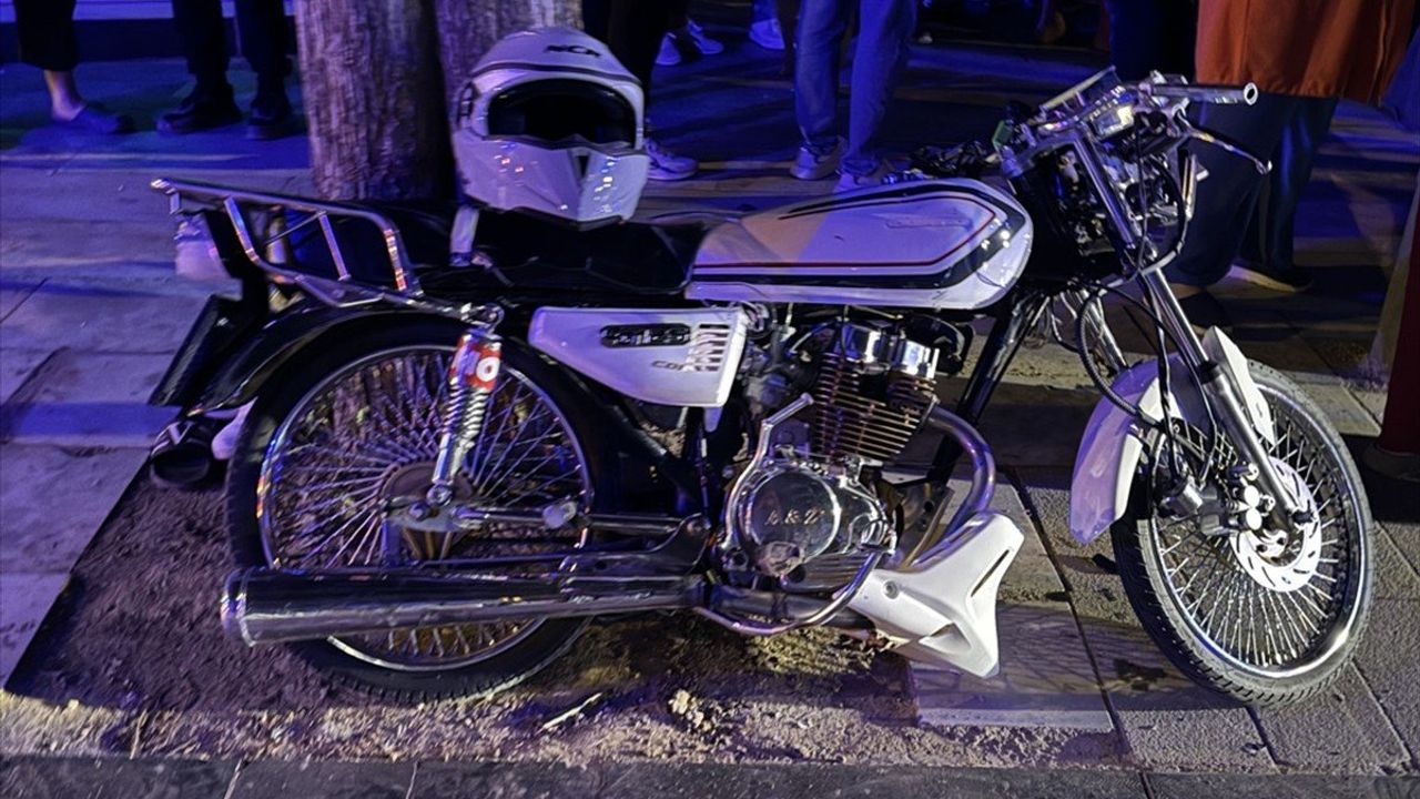 Düzce'de Otomobil ve Motosiklet Çarpıştı: 2 Yaralı