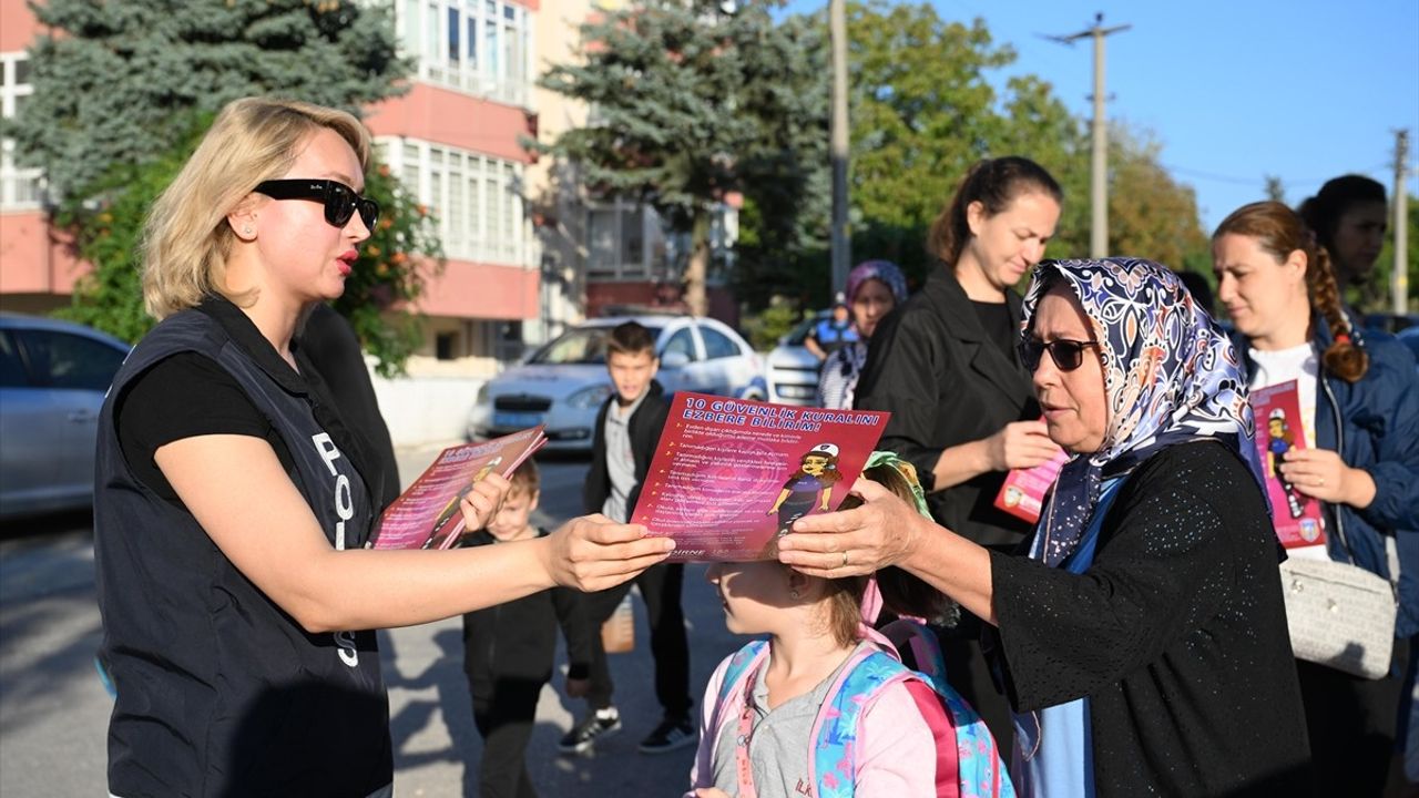 Edirne'de Güvenli Eğitim Uygulaması Ebeveyn Polislere Emanet