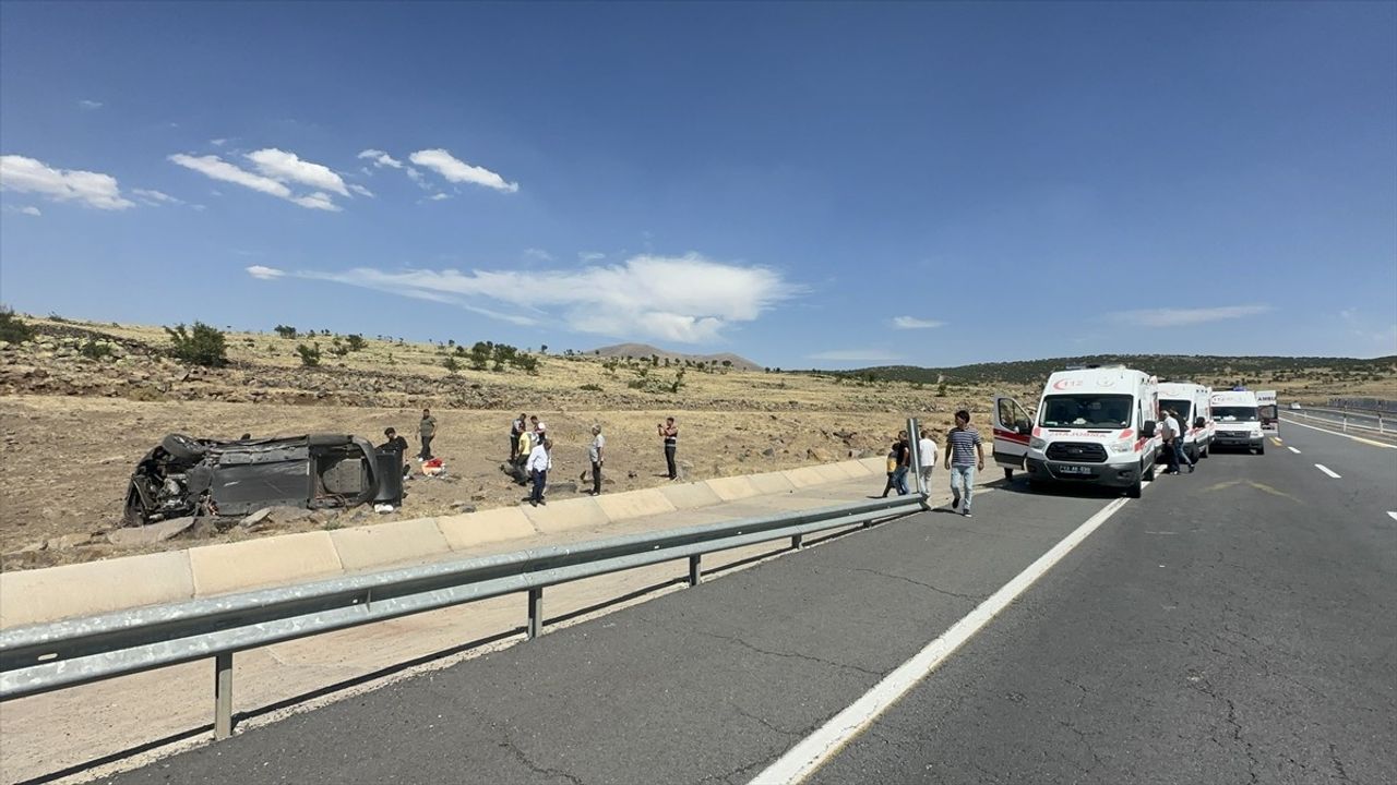 Elazığ'da Otomobil Devrildi: 7 Yaralı