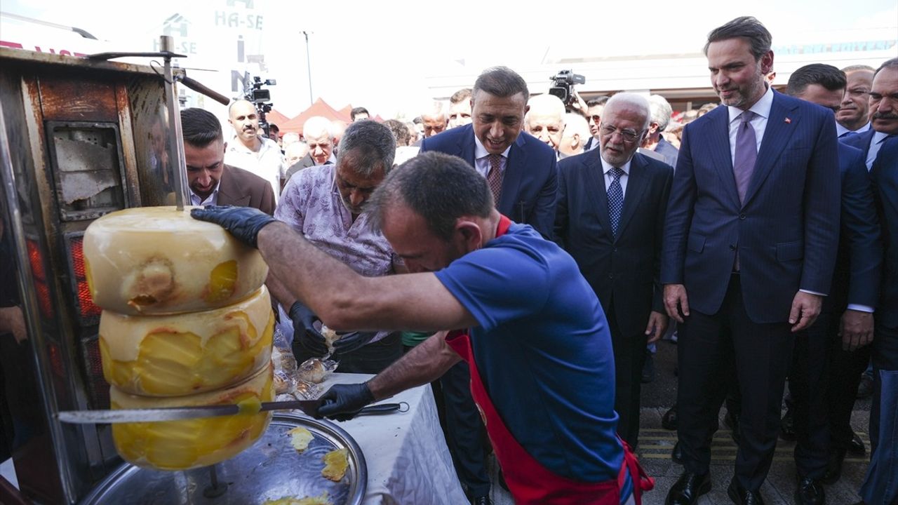 Enerji Bakanı Bayraktar Kars-Ardahan-Iğdır Tanıtım Günleri'nde