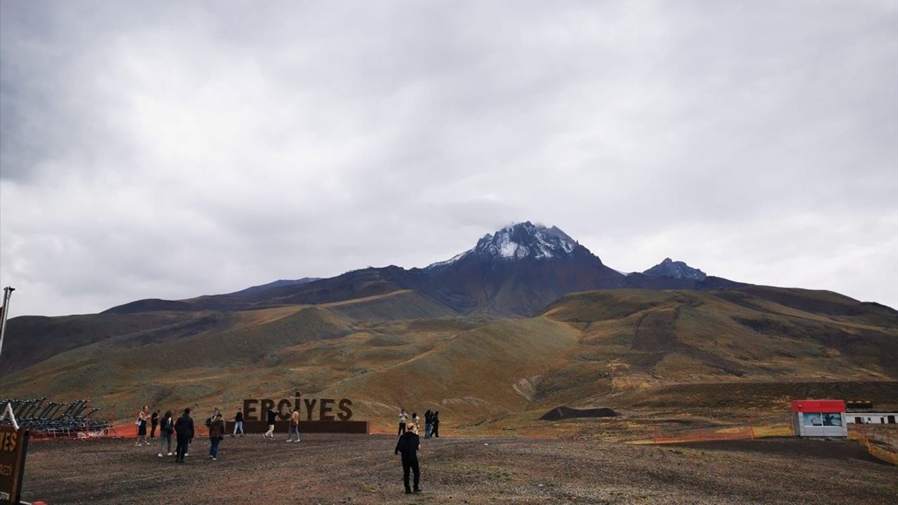 Erciyes Dağı'nda Kar Sevinci