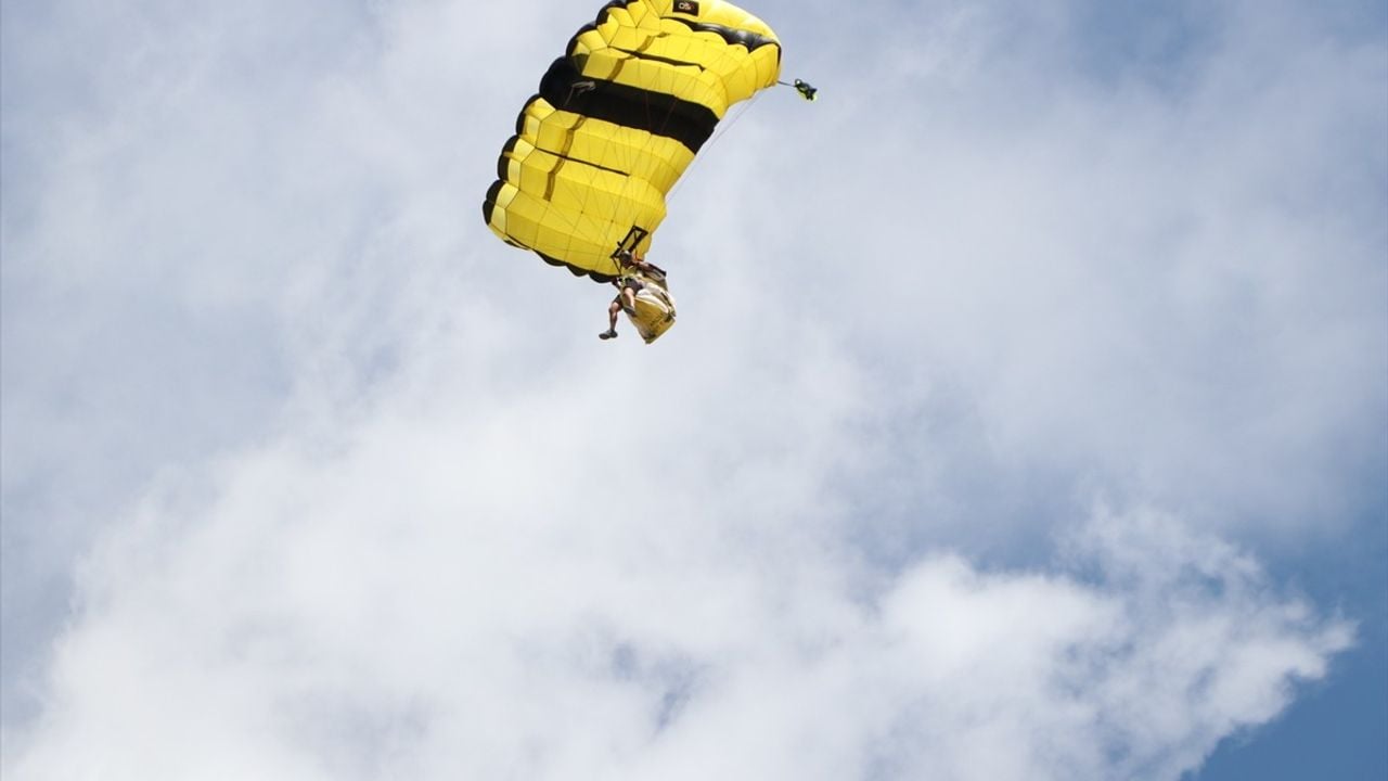 Erzurum'da Ekstrem Spor Şöleni: Wingsuit Uçuşu ve Akrobasi Gösterisi