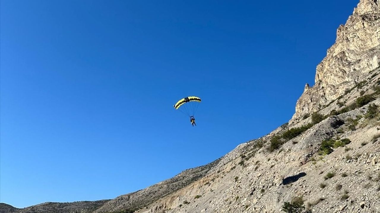 Erzurum'da Hava Sporları Festivali Coşkuyla Devam Ediyor