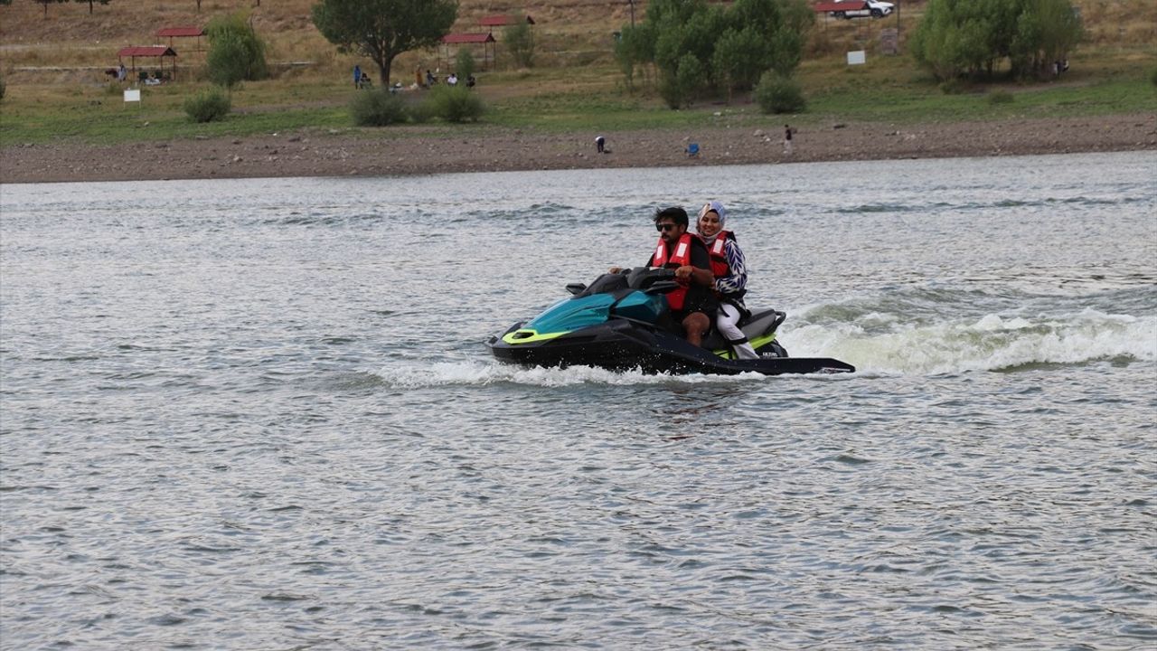 Erzurum'da Jet Ski Keyfi: Teke Deresi Göleti'nde Macera Dolusu Anlar