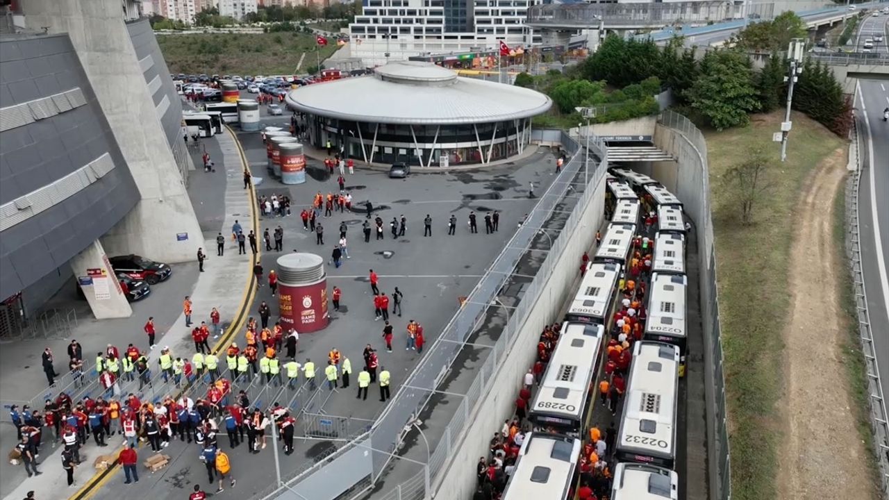 Galatasaraylı Taraftarlar Derbi İçin Kadıköy Yolu Açtı