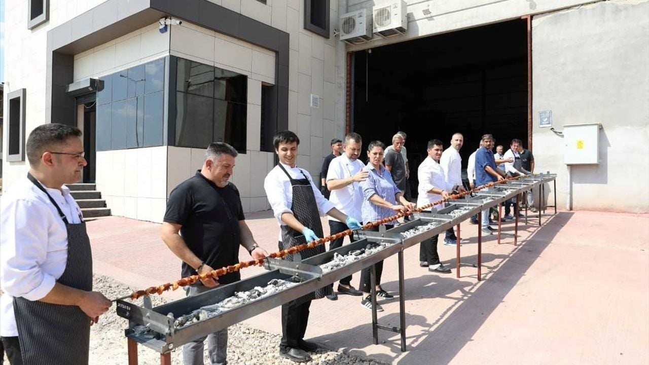 Gaziantep'te Dünyanın En Uzun Kebabı İçin Rekor Denemesi