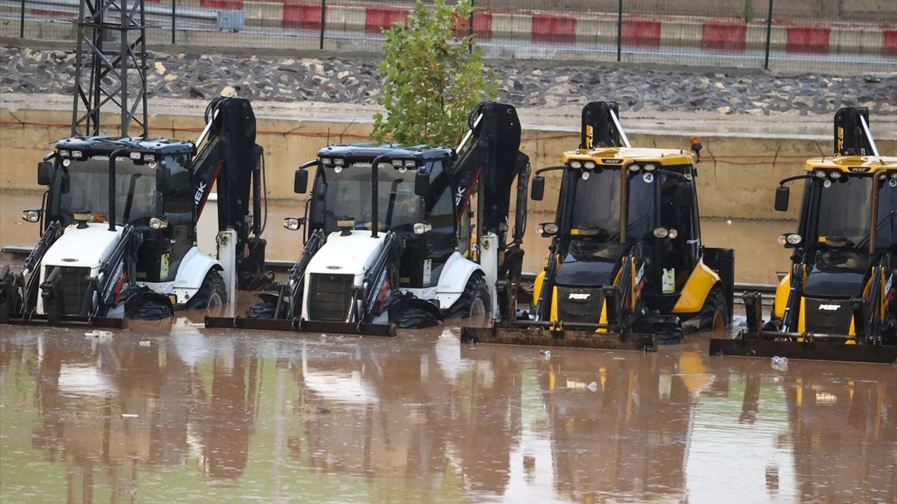 Gaziantep'te Şiddetli Sağanak Yağış Hayatı Olumsuz Etkiledi