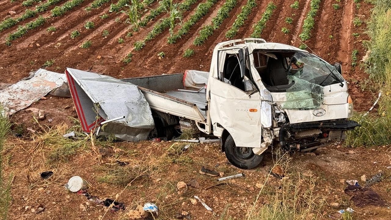 Gaziantep'te Tarım İşçilerini Taşıyan Pikap Devrildi: 2 Ölü, 21 Yaralı