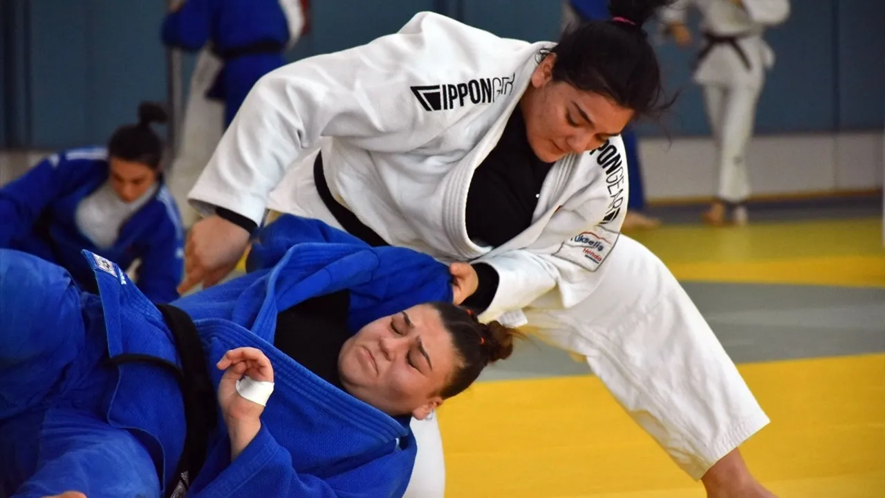 Genç Kadın Judo Milli Takımı, Dünya Şampiyonası İçin Hazırlanıyor