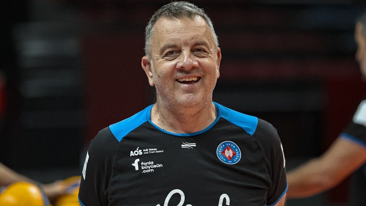 Halkbank Erkek Voleybol Takımı'nda Yeni Başantrenör Kolakovic Sezona Hazırlanıyor