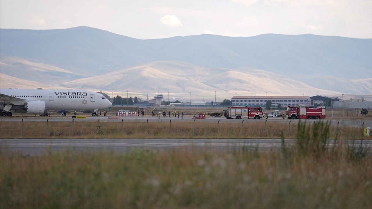 Hindistan'dan Almanya'ya Gidecek Uçak Şaşırtan İhbarla Erzurum'a İndi