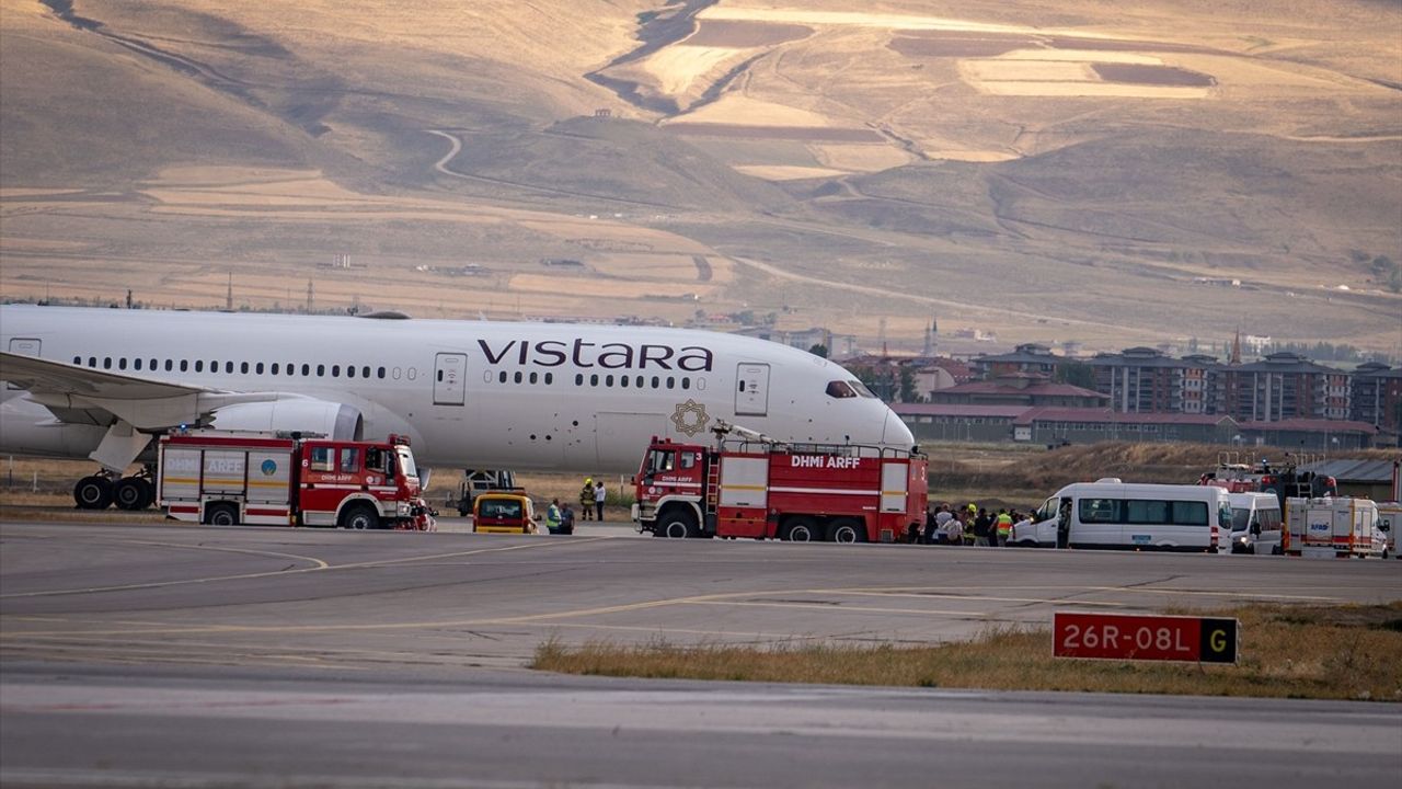 Hindistan'dan Almanya'ya Giden Uçak Bomba İhbari Nedeniyle Erzurum'a İndi