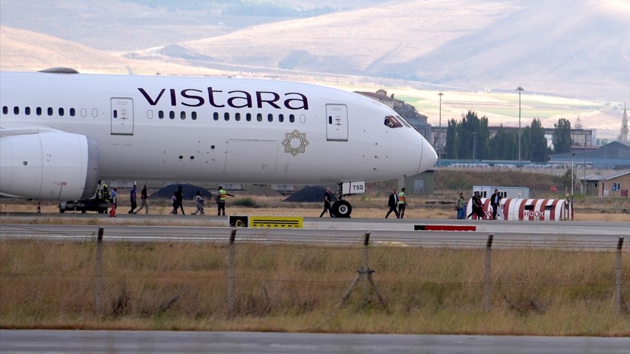 Hindistan'dan Almanya'ya Giden Yolcu Uçağı Erzurum'a Zorunlu İniş Yaptı