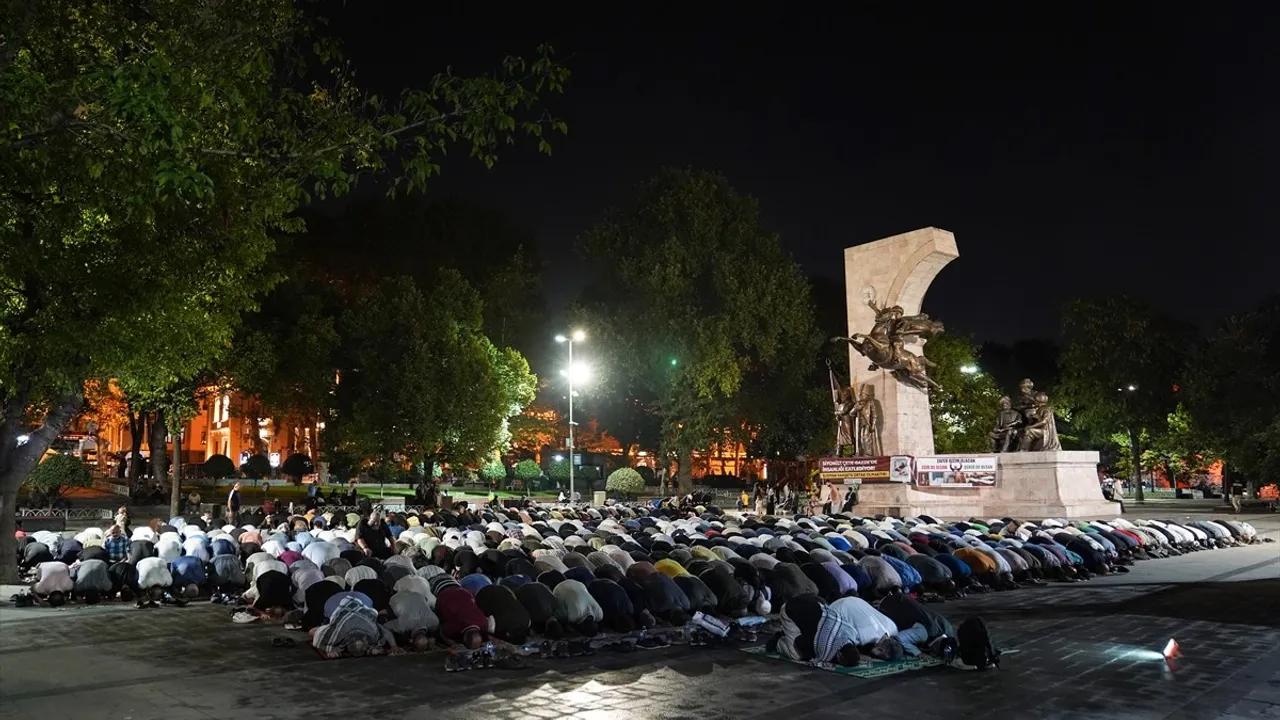 İstanbul'da Filistin İçin Dua Etme Organizasyonu