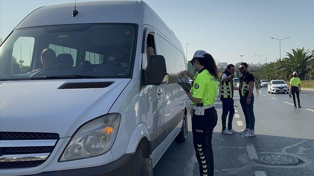 İstanbul'da Okul Servislerine Denetim Uygulamaları Devam Ediyor