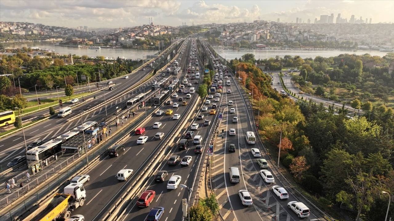 İstanbul'da Okul Yılı Başladı, Trafik Yoğunluğu Artıyor