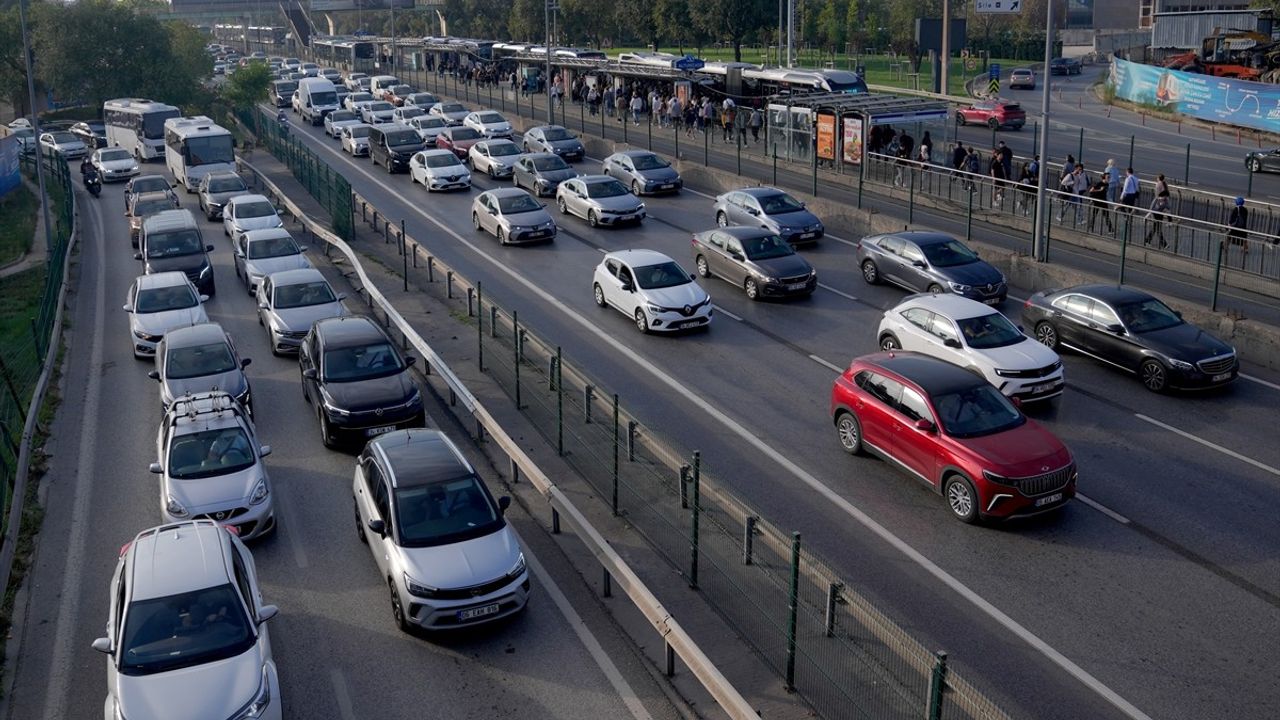 İstanbul'da Sabah Trafik Yoğunluğu