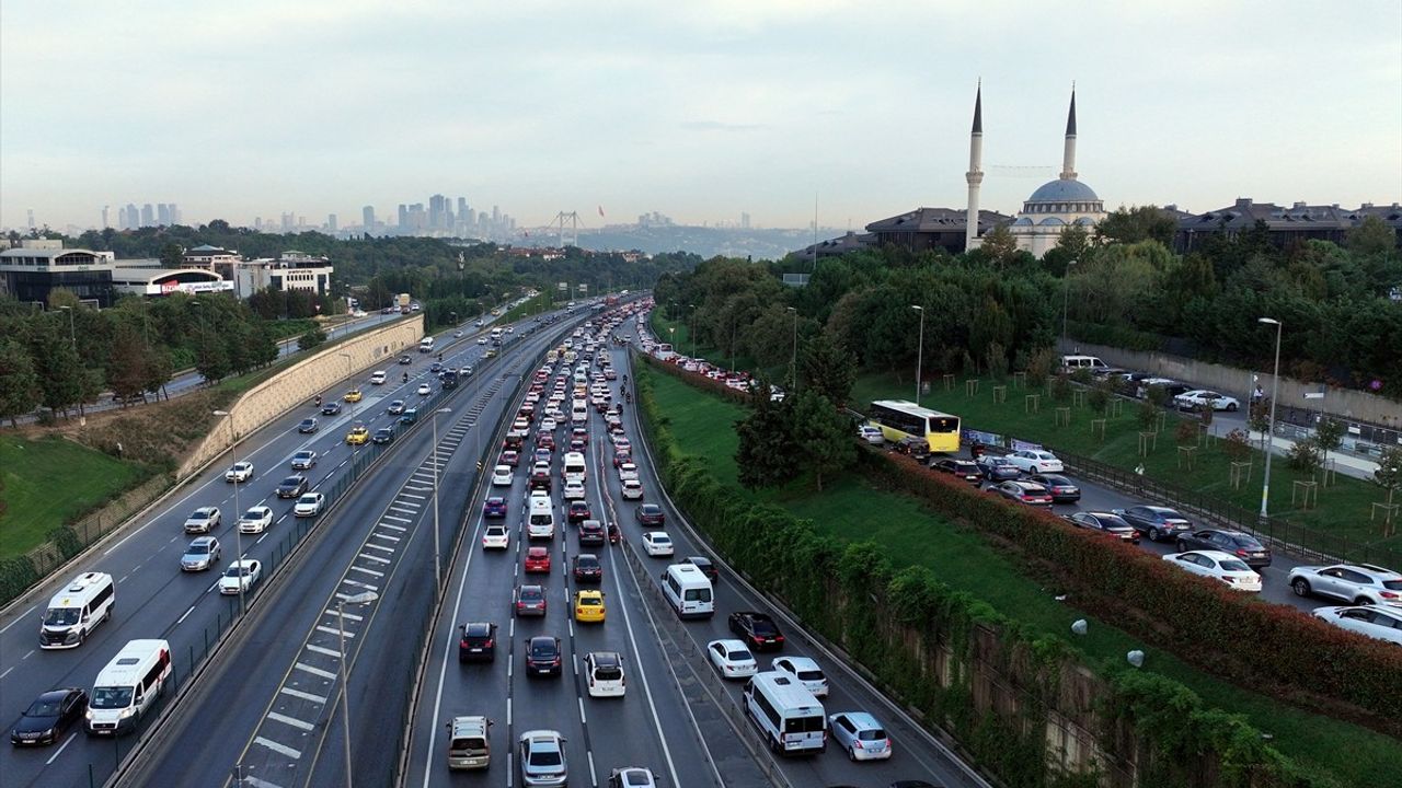 İstanbul'da Trafik Yoğunluğu Neden Artıyor?