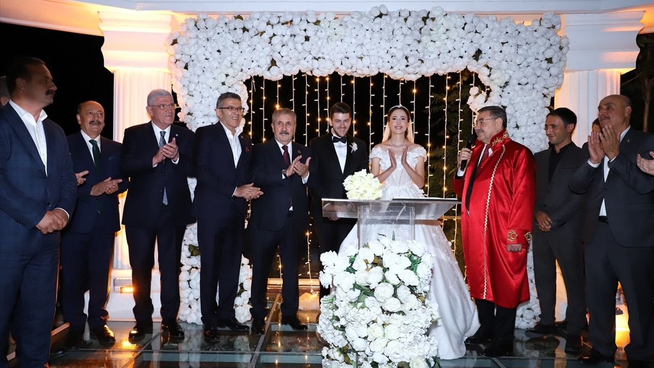 İYİ Parti Genel Başkanı Dervişoğlu, Nikah Şahidliği Yaptı