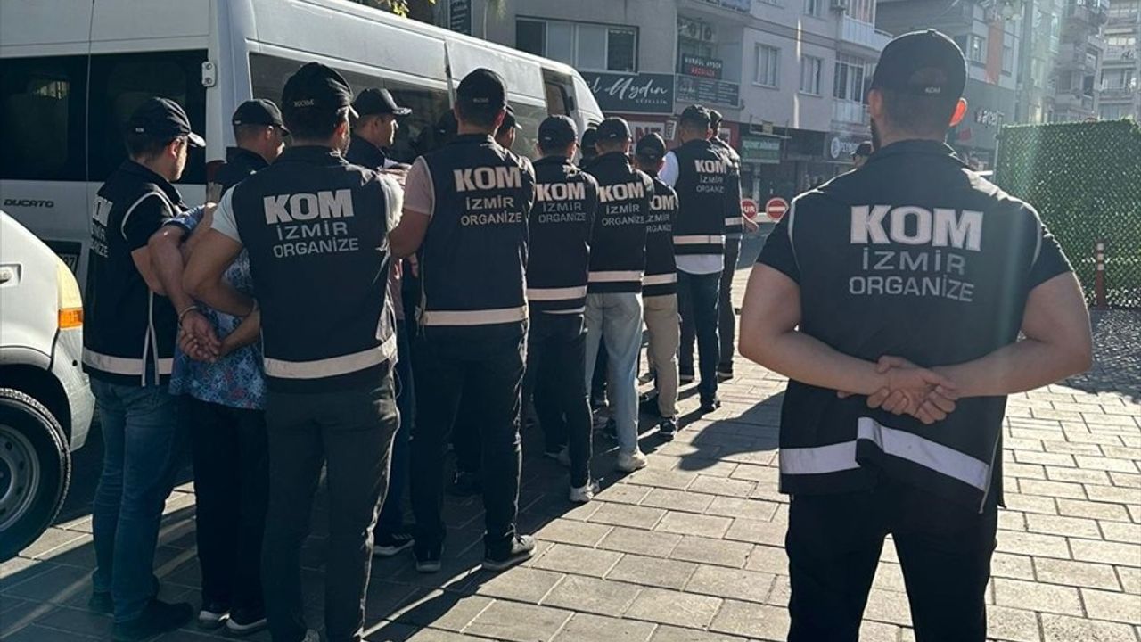 İzmir'de Silah Kaçakçılığı Operasyonunda 7 Kişi Tutuklandı