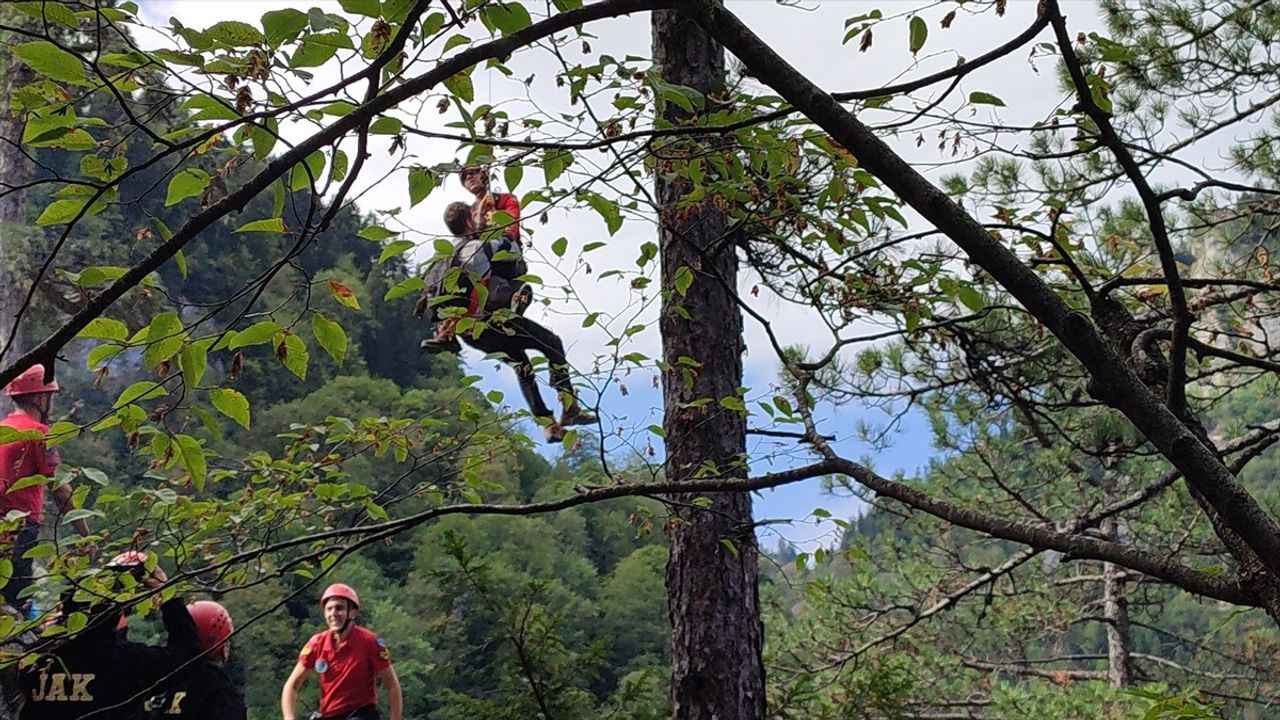 Kastamonu'da Mahsur Kalan Madenciler Helikopterle Kurtarıldı