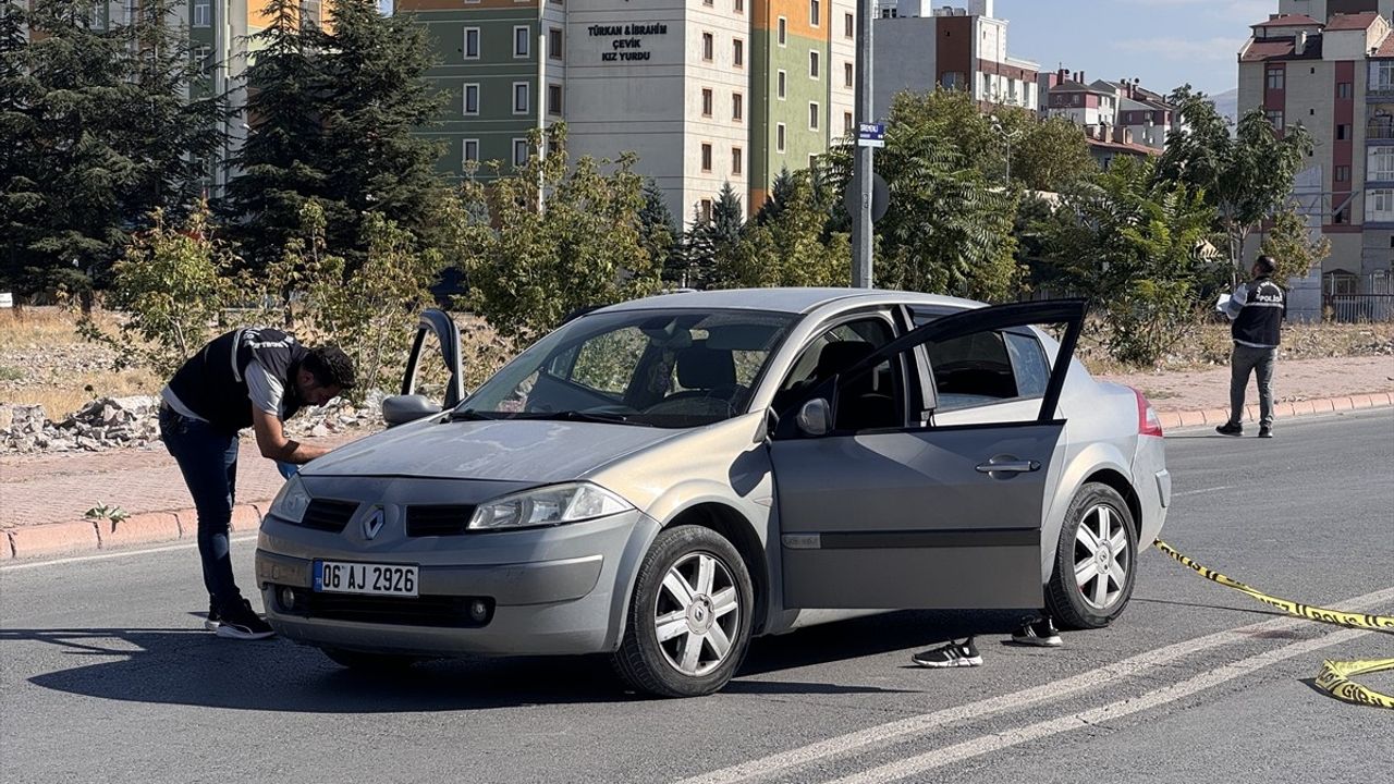 Kayseri'de Eski Eşin Tabancayla Vurduğu Kadın Ağır Yaralandı