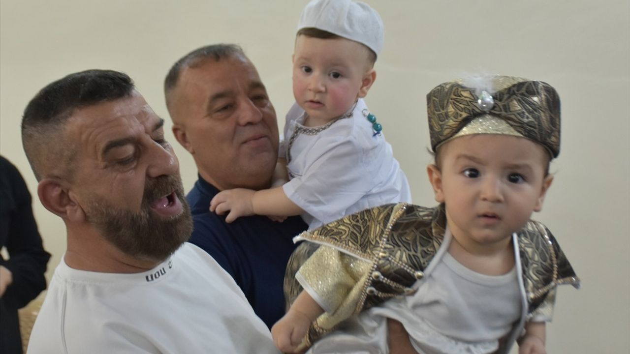 Kerkük'te Mevlit Kandili'nde Geleneksel Sünnet Töreni