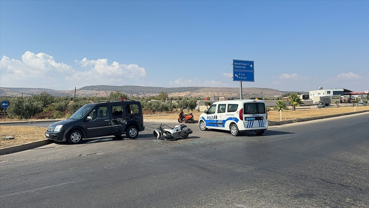 Kilis'te Motosiklet ve Hafif Ticari Araç Çarpıştı: 2 Yaralı