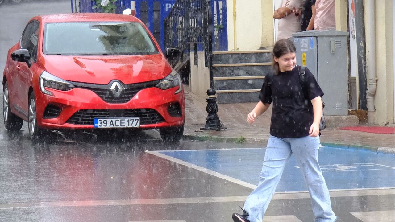 Kırklareli ve Tekirdağ'daki Şiddetli Yağışlar Hayatı Olumsuz Etkiliyor