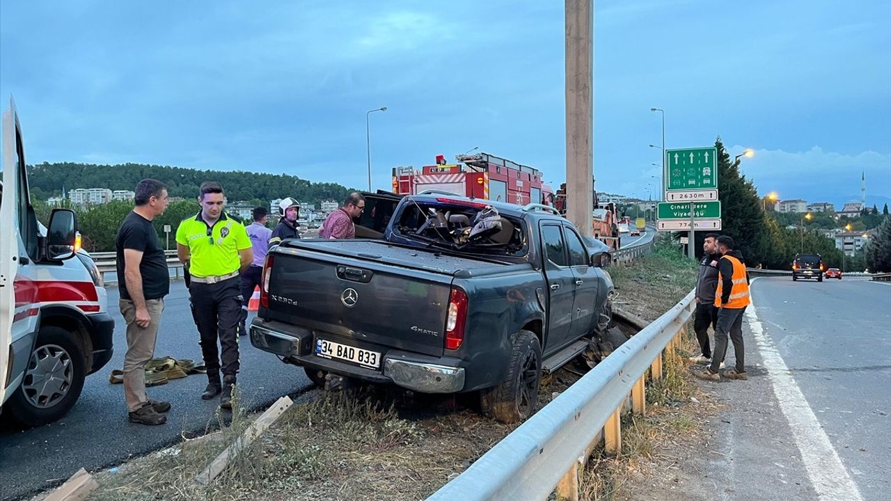 Kocaeli'de Otoyolda Yaşanan Trafik Kazasında Sürücü Hayatını Kaybetti