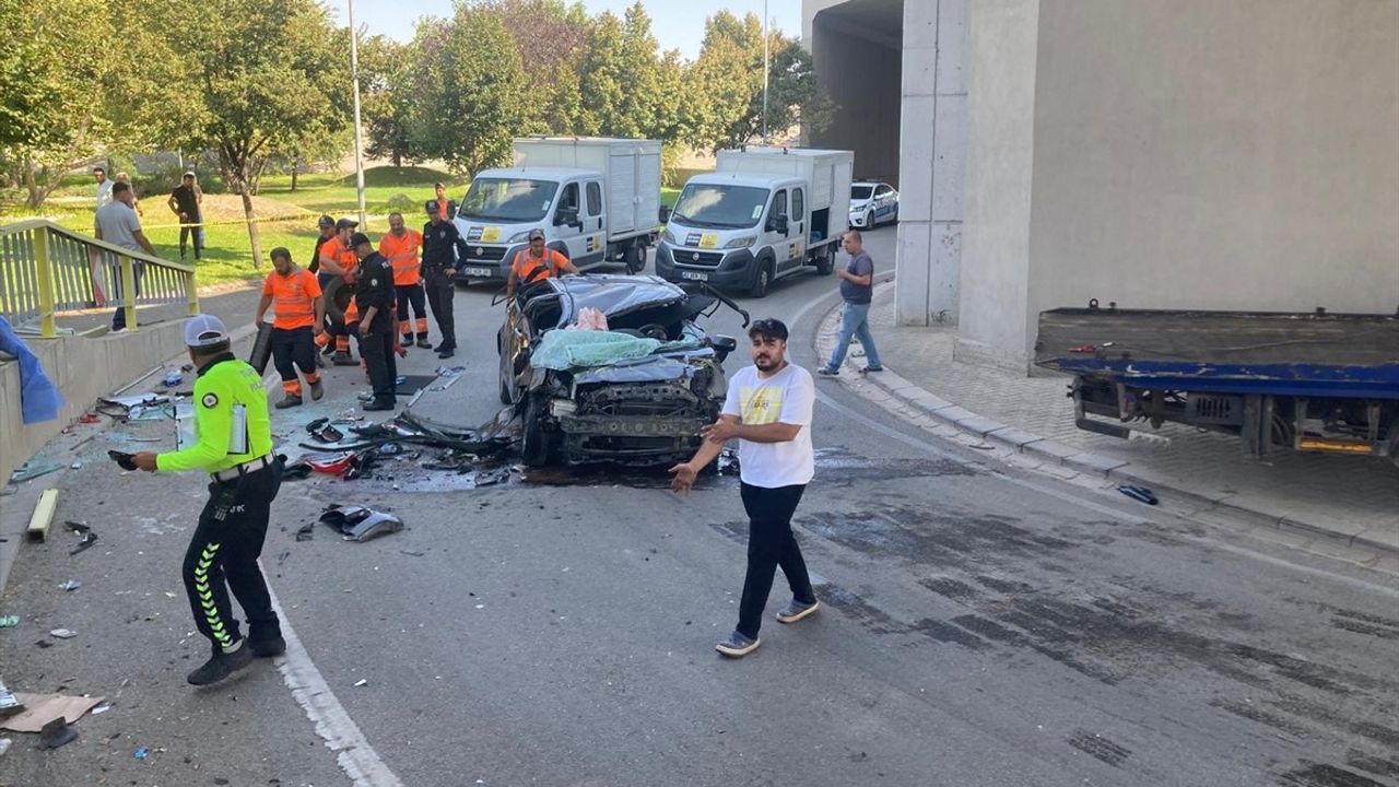 Konya'da Üst Geçitten Düşen Otomobilin Sürücüsü Hayatını Kaybetti