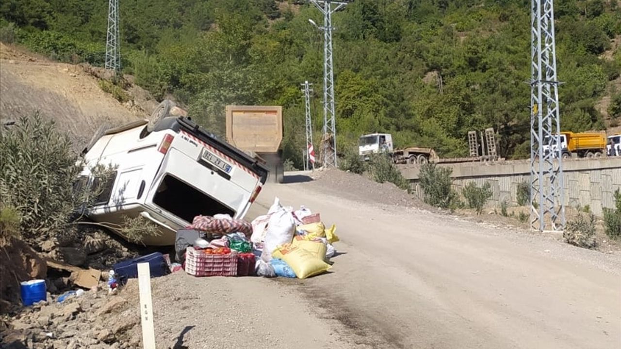 Kozan'da Minibüs Kazası: 6 Yaralı