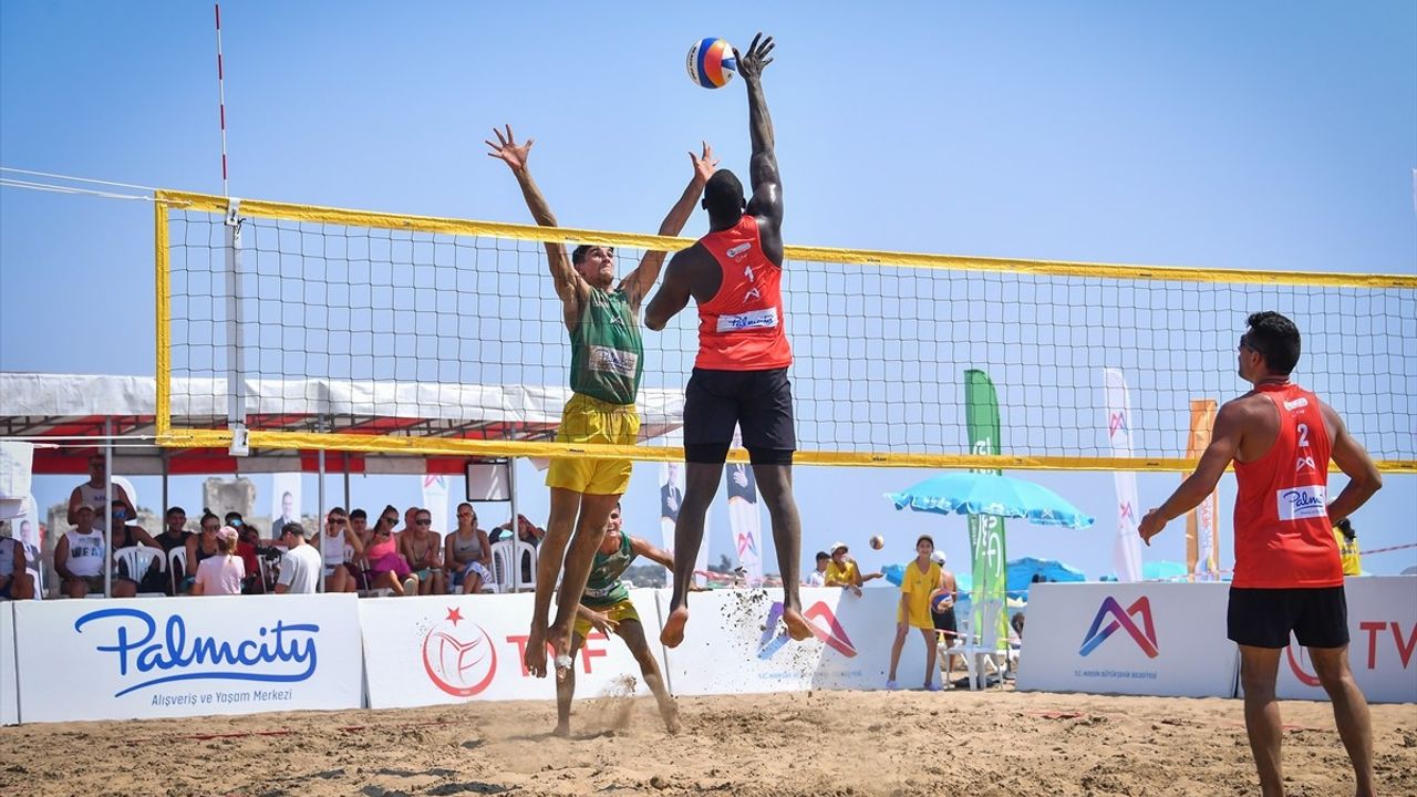 Mersin'de Voleybolda Pro Beach Tour Heyecanı Başladı