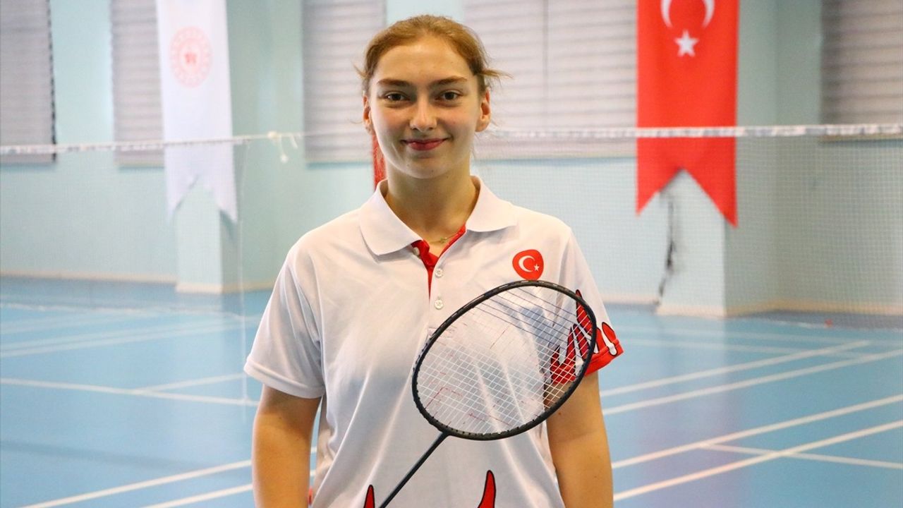 Milli Badmintoncu Sinem Yıldız, Dünya Gençler Şampiyonası'nda Şampiyonluk Hedefliyor