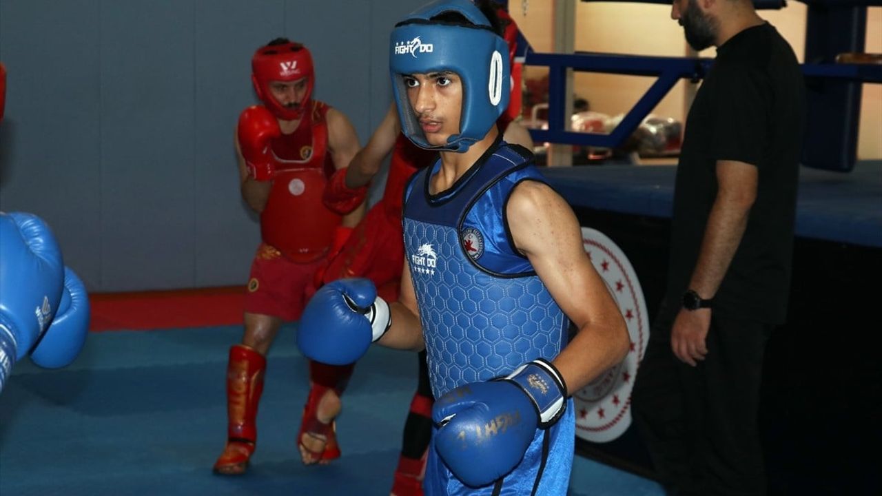 Milli Wushu Sporcusu Samet Caf, Dünya Şampiyonası İçin Hazırlanıyor