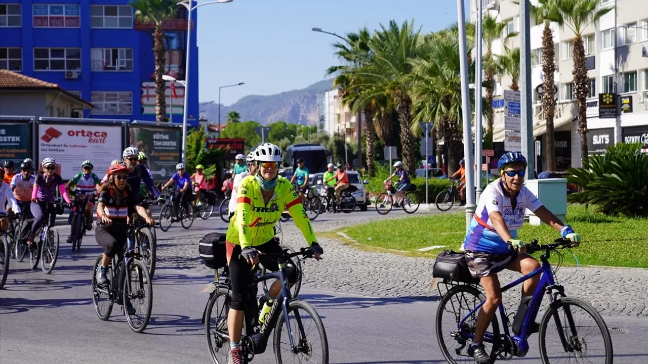 Muğla'da 30 Çocuğa Bisiklet Hediye Edildi