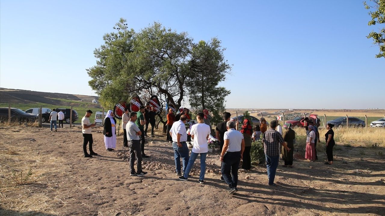 Narin Güran'ın Mezarı Ziyaret Edilmeye Devam Ediyor