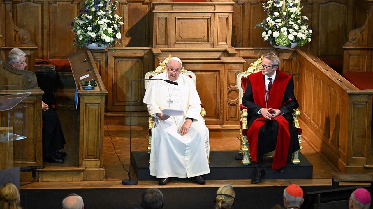 Papa Franciscus'tan Belçika'da Kilise Skandallarına Duygusal Tepki