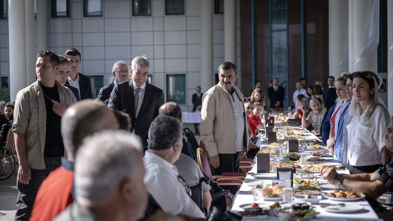 Sağlık Bakanı Memişoğlu'ndan Gazilere Ziyaret