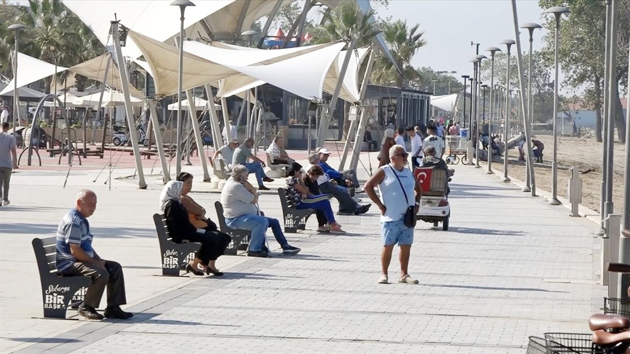 Sakarya'da Sıcak Hava Sahilde Keyfe Dönüştü