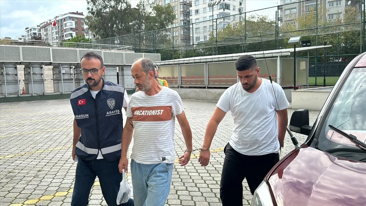 Samsun'da Hurdacılar Çöp Kovası Hırsızlığında Yakalandı