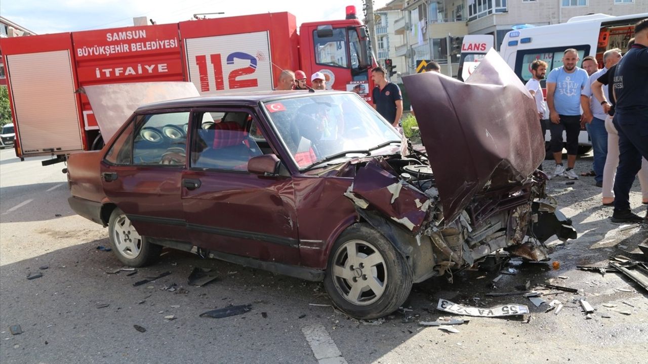 Samsun'da Trafik Kazası: Üç Yaralı