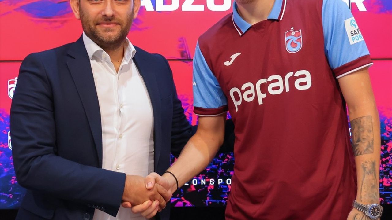 Serdar Saatçı Trabzonspor'da Resmi İmza Töreni Gerçekleşti