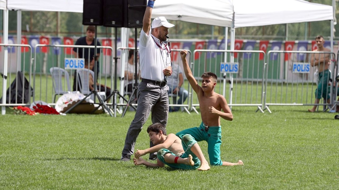 Sivas'ta 2. Uluslararası Karakucak Güreş Festivali Coşkusu