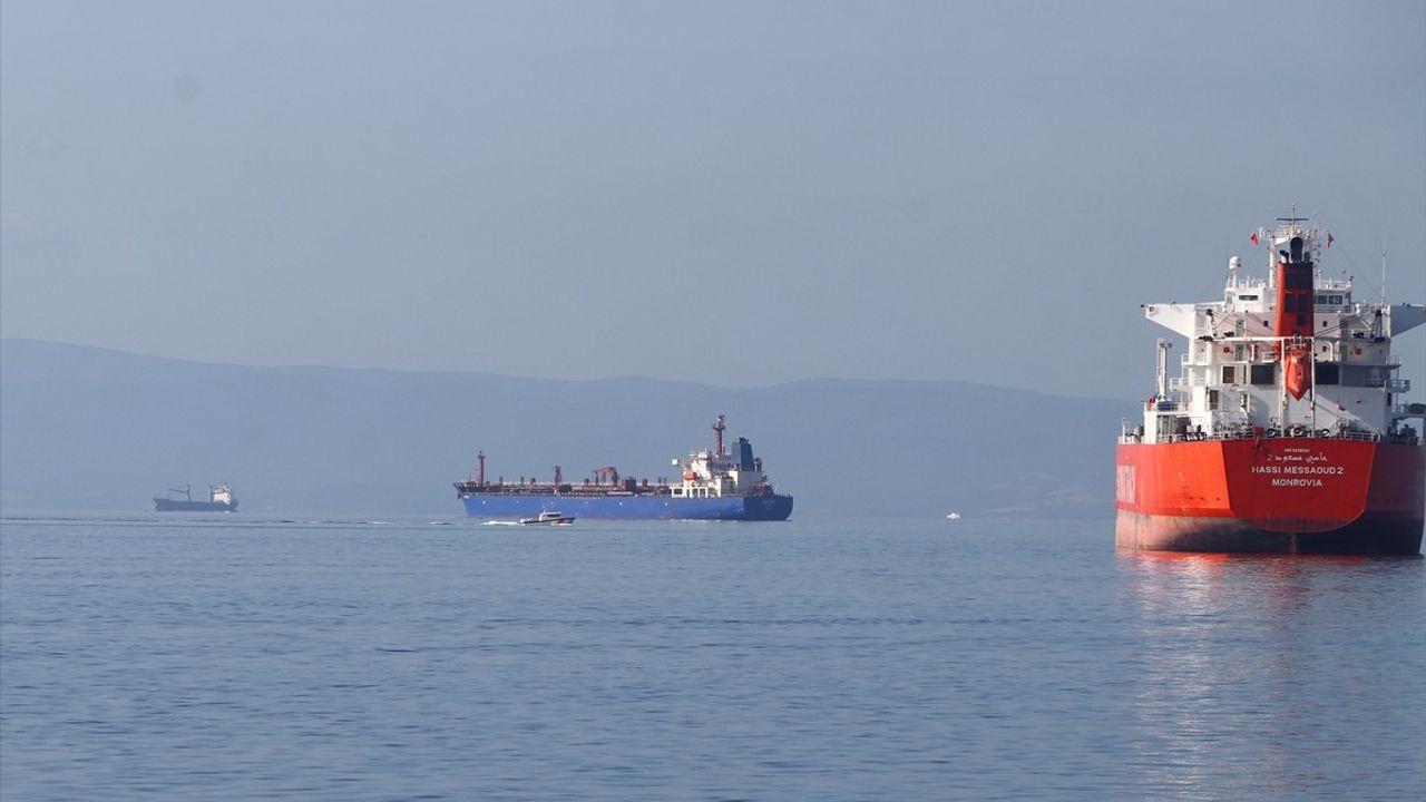 Tekirdağ'da Tanker Gemisinden Düşen Kişiyi Arama Çalışmaları Devam Ediyor