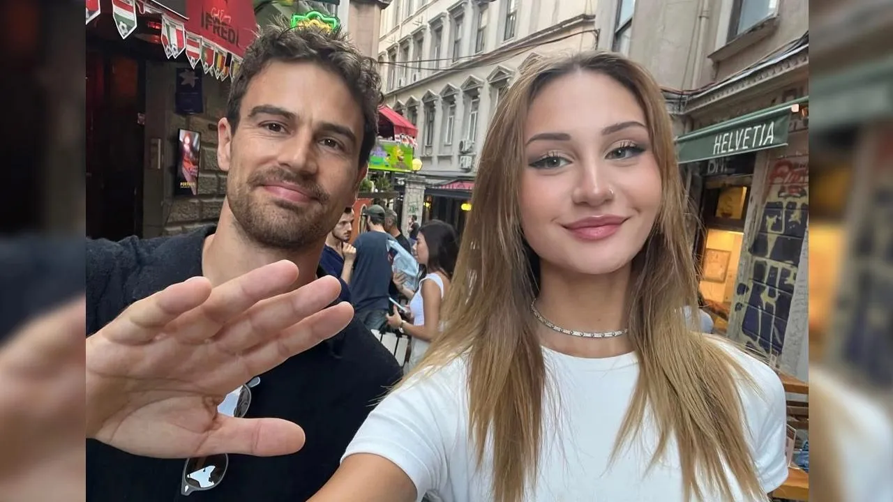 Theo James'in Sürpriz İstanbul Ziyareti